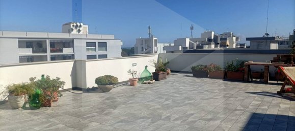 Apartamento de 5 habitaciónes en Bari, Italy No. 17878 9