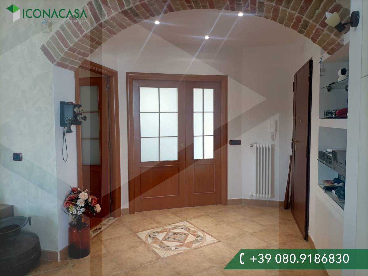 Apartamento de 5 habitaciónes en Bari, Italy No. 17878