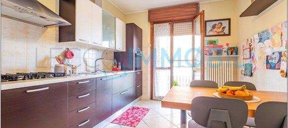 Apartamento de 4 dormitorios en Calolziocorte, Italy No. 336431 23