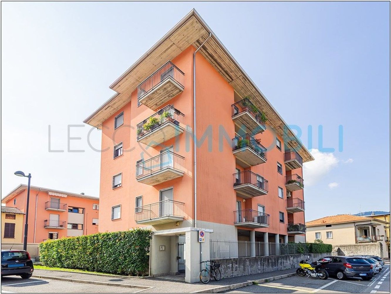 Apartamento de 4 dormitorios en Calolziocorte, Italy No. 336431