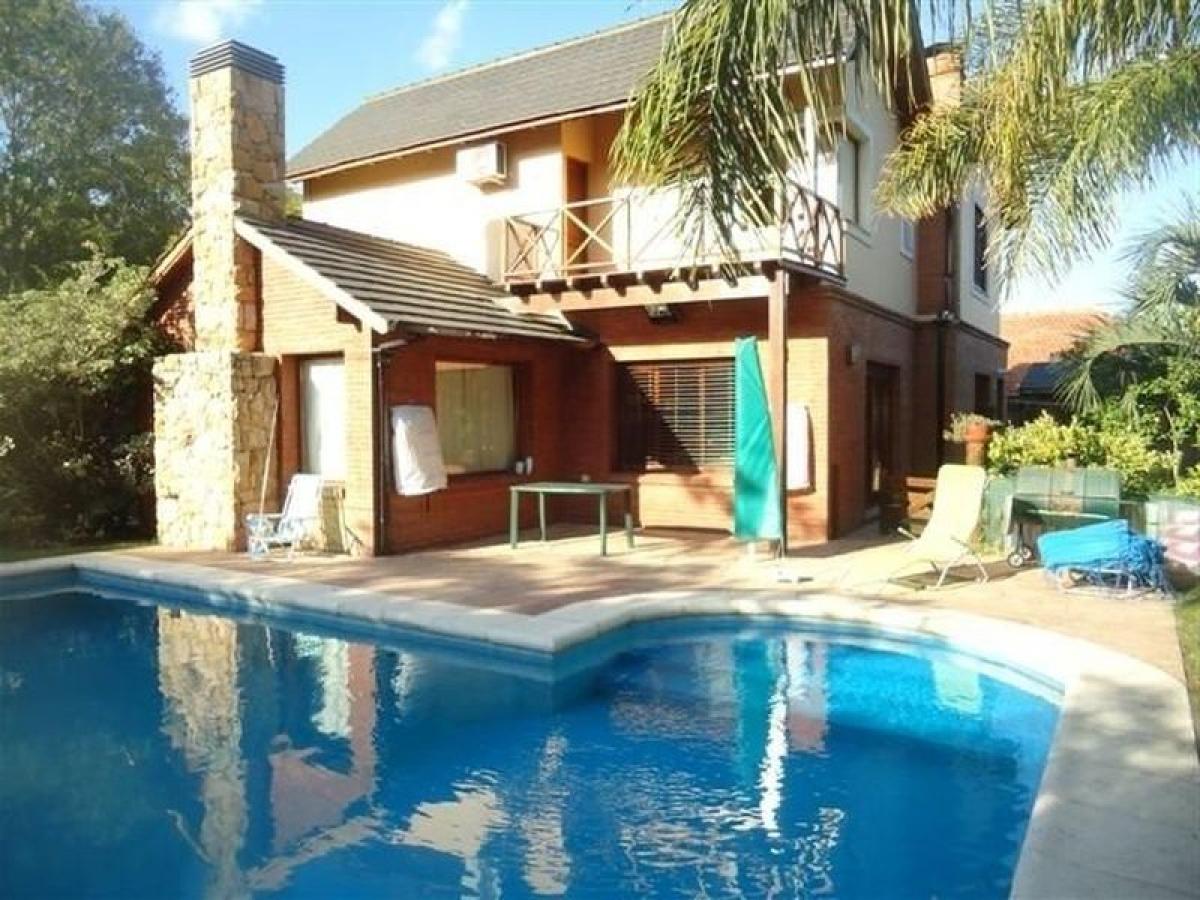 4 bedrooms House in Mar del Plata, Argentina No. 97883
