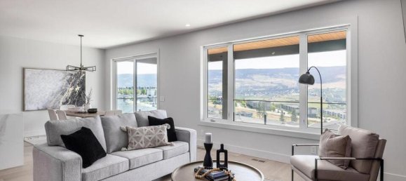 5 bedrooms House in British Columbia, Canada No. 1286 4