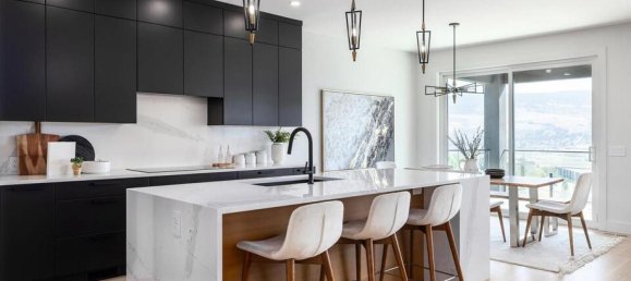 5 bedrooms House in British Columbia, Canada No. 1286 6