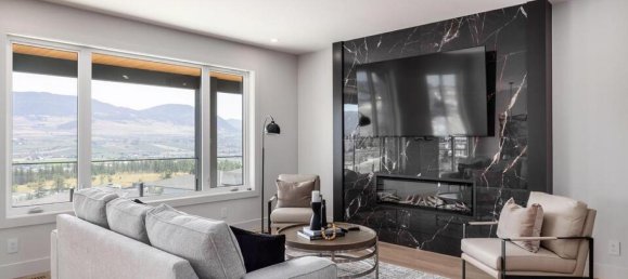 5 bedrooms House in British Columbia, Canada No. 1286 3