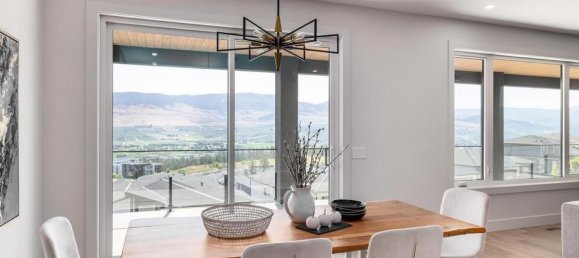 5 bedrooms House in British Columbia, Canada No. 1286 9