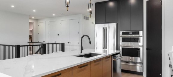 5 bedrooms House in British Columbia, Canada No. 1286 7