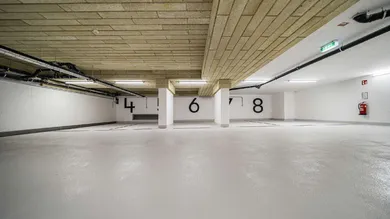  Garage in Rudolfsheim-Funfhaus, Austria No. 124087