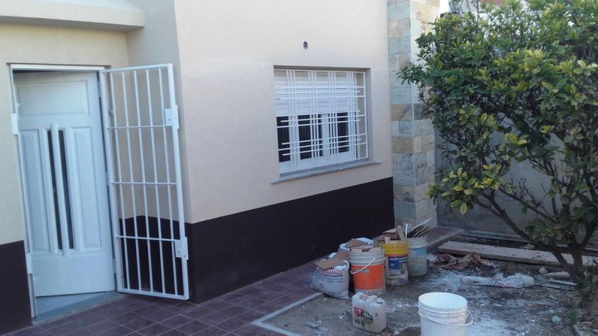 2 bedrooms House in Lanus, Argentina No. 51757