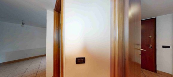 3 bedrooms Apartment in Tradate, Italy No. 324274 5