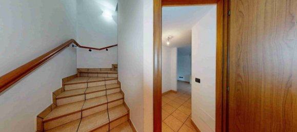 3 bedrooms Apartment in Tradate, Italy No. 324274 4