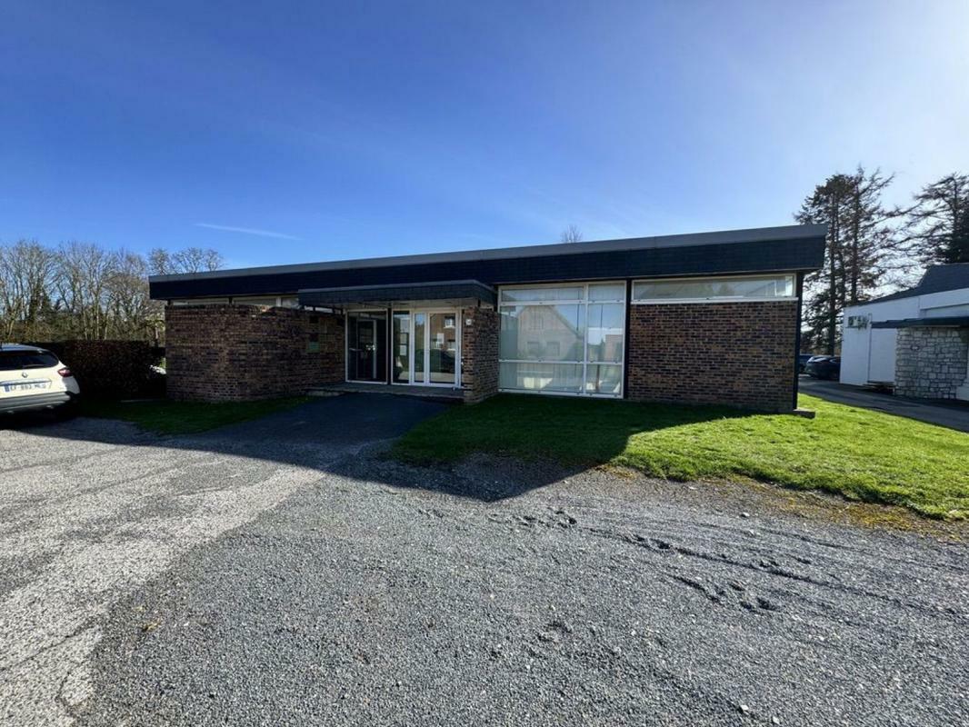 Bureau à Feuquières-en-Vimeu, France 275m² No. 300579