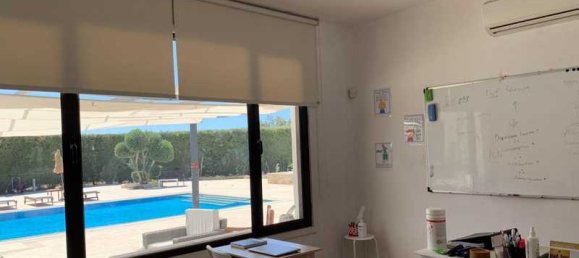 Villa de 6 dormitorios en Dromolaxia, Cyprus No. 139936 5