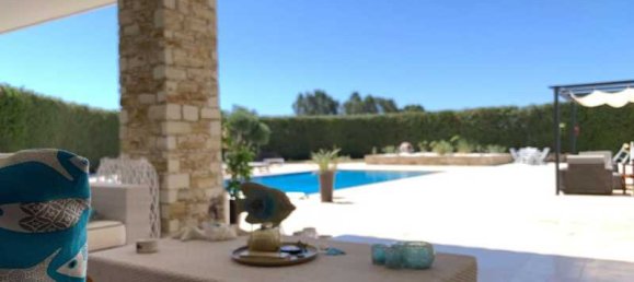 Villa de 6 dormitorios en Dromolaxia, Cyprus No. 139936 3