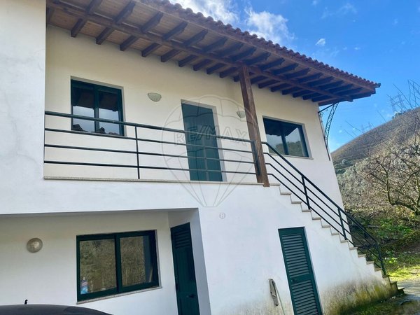 4 bedrooms House in Armamar, Portugal No. 52118