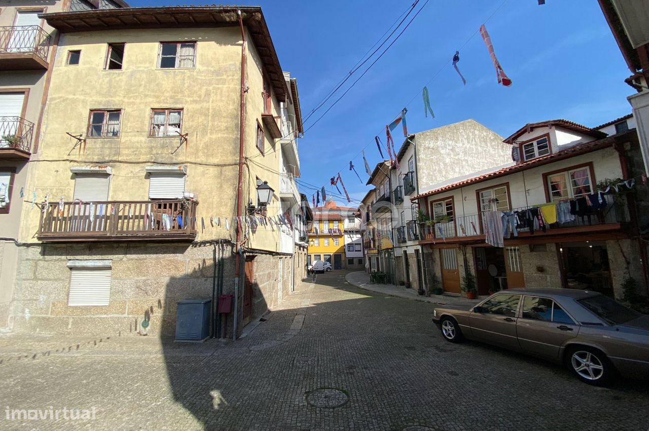 4 bedrooms Building in Guimaraes, Portugal No. 83459