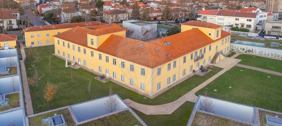 4 bedrooms House in Porto, Portugal No. 16976 14