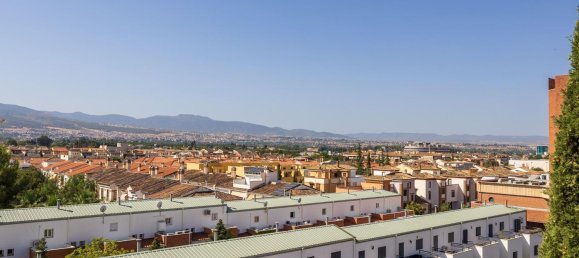 Apartamento de 3 dormitorios en Granada, Spain No. 137040 38