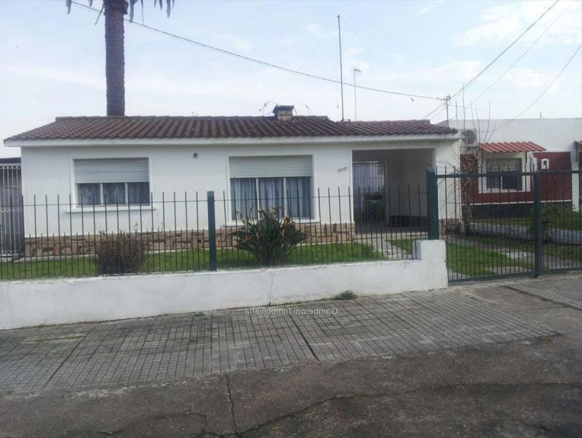Casa de 2 dormitorios en Montevideo, Uruguay No. 12358