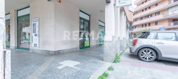 2-Zimmer Gewerbliche Immobilie in Caronno Pertusella, Italy, Nr. 156039 26