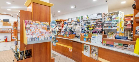 2-Zimmer Gewerbliche Immobilie in Caronno Pertusella, Italy, Nr. 156039 11