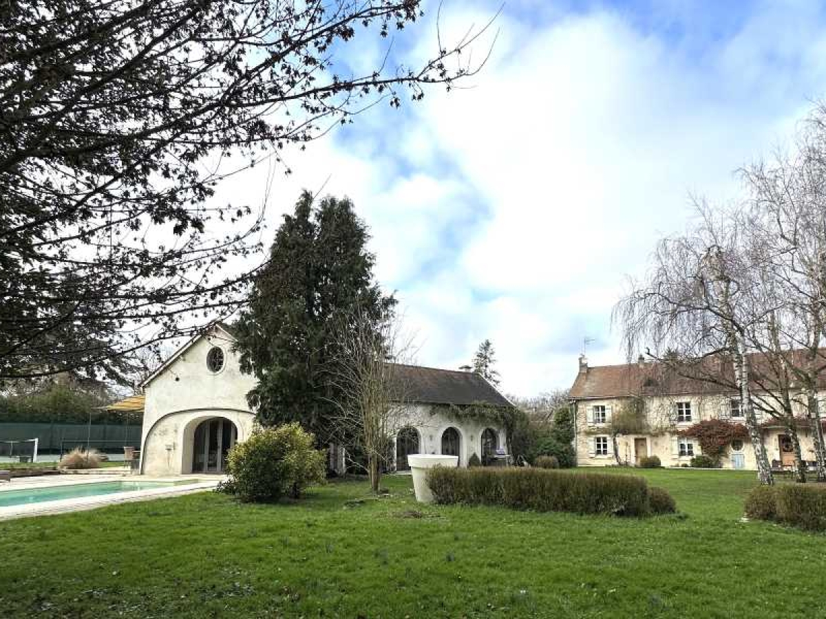 8 bedrooms Villa in Montfort-l'Amaury, France No. 201276