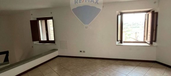 3-salle Appartement à Perugia, Italy No. 145620 8