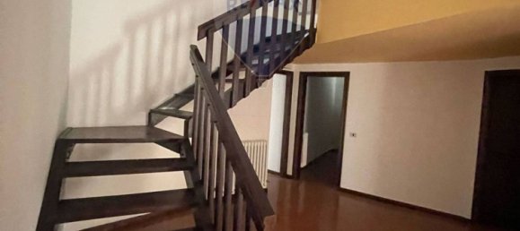 3-salle Appartement à Perugia, Italy No. 145620 12