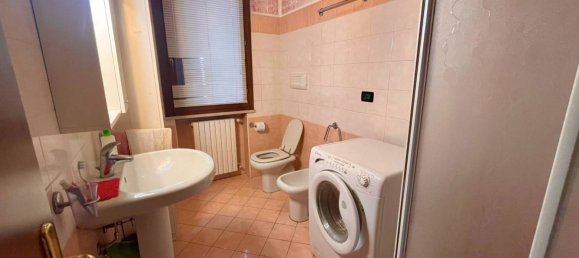 Квартира с 2 спальнями в Кастильоне делле Стивьере, Италия № 124105 10