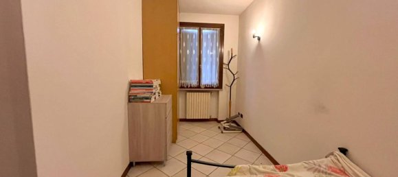 Квартира с 2 спальнями в Кастильоне делле Стивьере, Италия № 124105 8