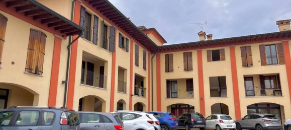 Квартира с 2 спальнями в Кастильоне делле Стивьере, Италия № 124105 2