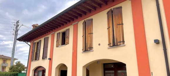 Квартира с 2 спальнями в Кастильоне делле Стивьере, Италия № 124105 3