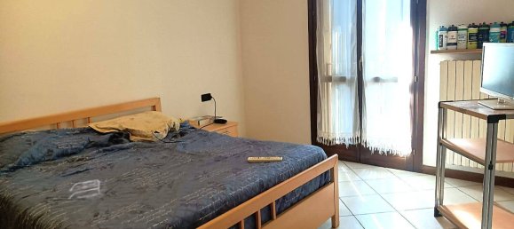 Квартира с 2 спальнями в Кастильоне делле Стивьере, Италия № 124105 6