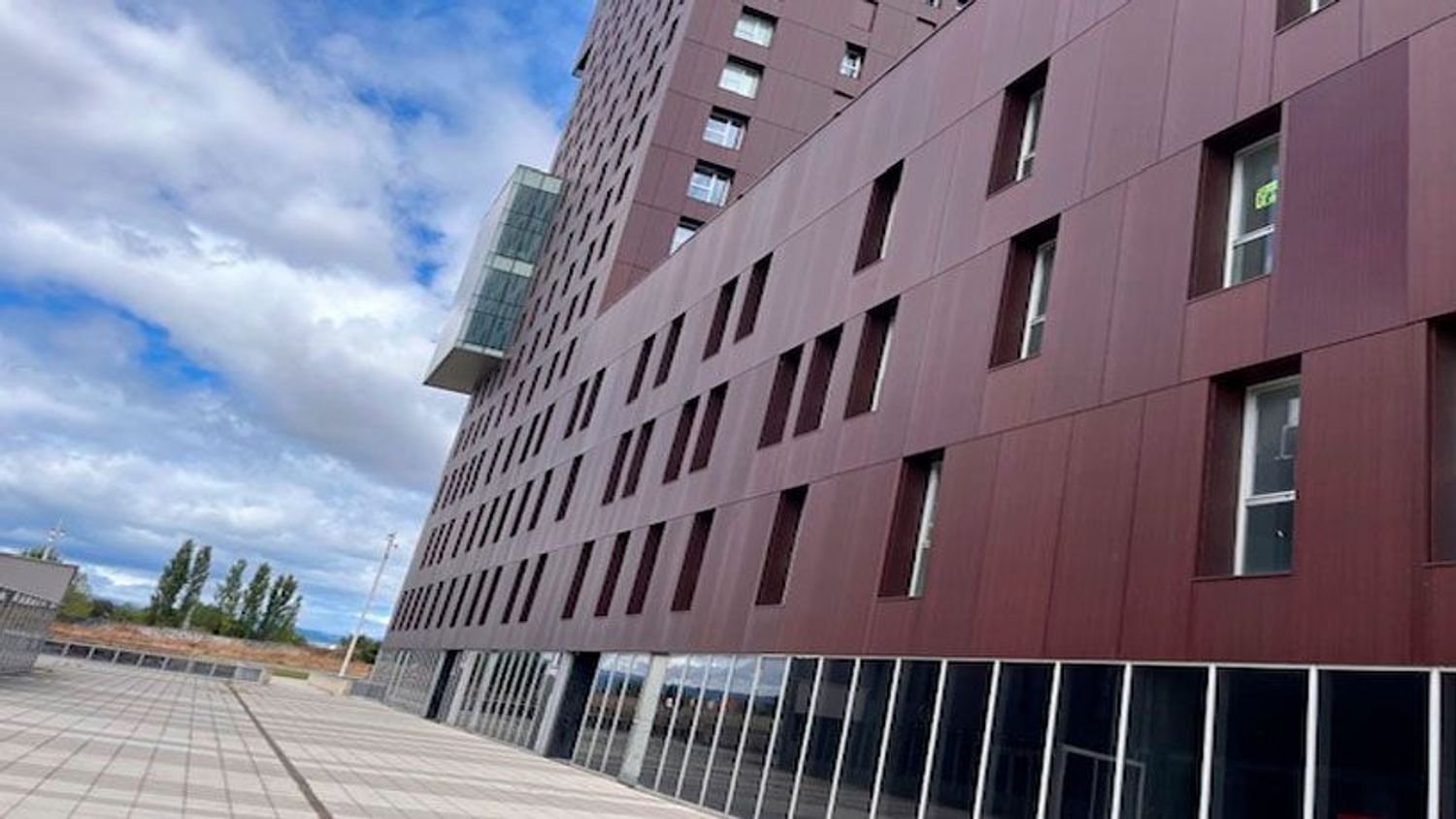 Gewerbliche Immobilie in Cuatrovientos, Spain 1477m², Nr. 84061