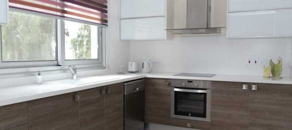 3 bedrooms Apartment in Limassol, Cyprus No. 8489 2