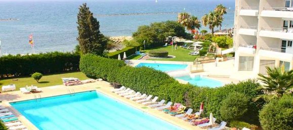 3 bedrooms Apartment in Limassol, Cyprus No. 8489 5