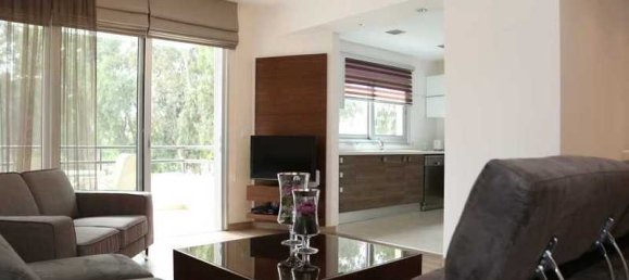 3 bedrooms Apartment in Limassol, Cyprus No. 8489 4