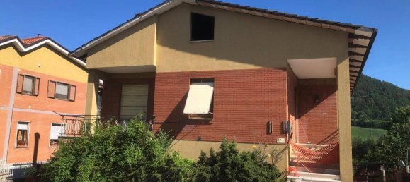 3 bedrooms House in Amandola, Italy No. 90099 5