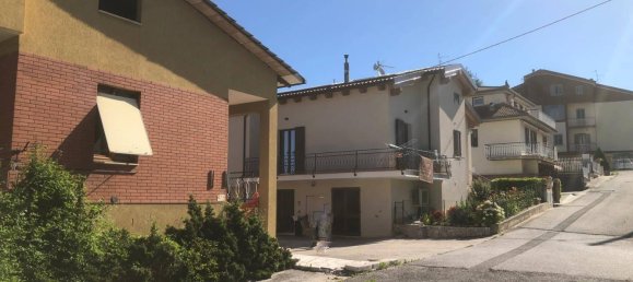 3 bedrooms House in Amandola, Italy No. 90099 2