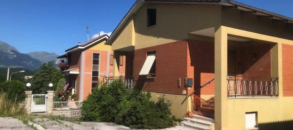 3 bedrooms House in Amandola, Italy No. 90099 3