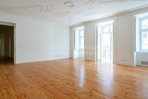 3 bedrooms Apartment in Lisbon, Portugal No. 255411