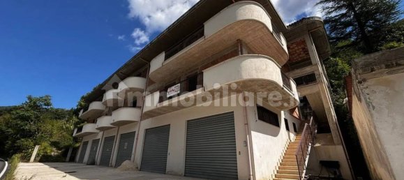 5 غرف نوم شقة في Civitella Roveto, Italy رقم 133996 21