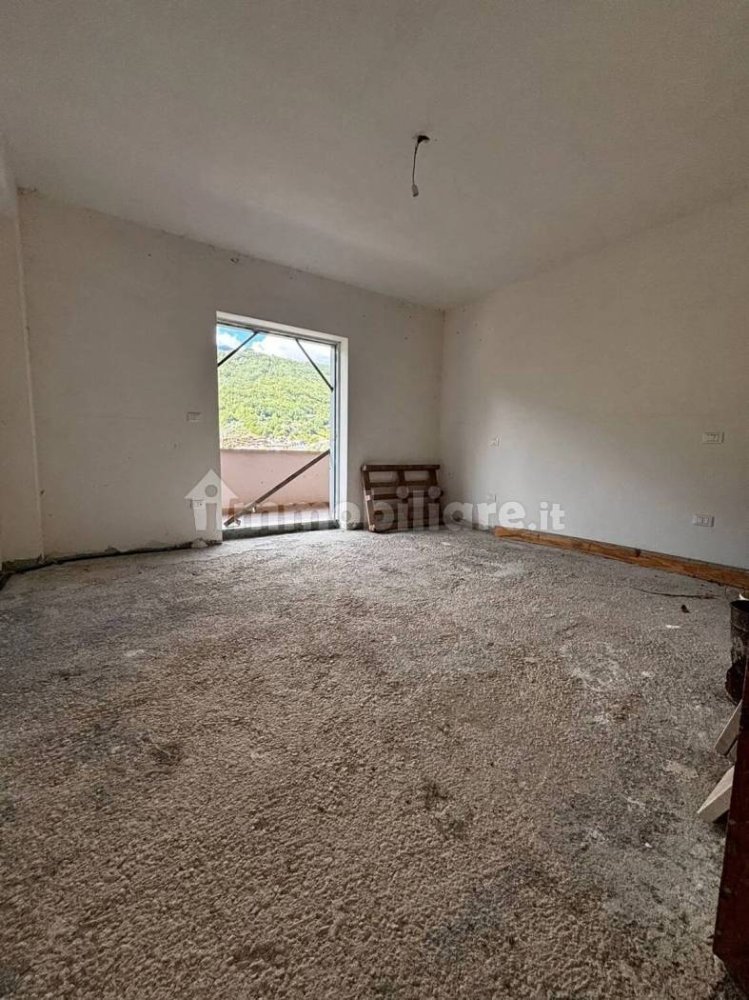 5 غرف نوم شقة في Civitella Roveto, Italy رقم 133996