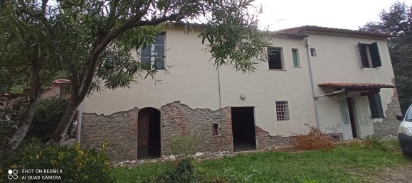 Casa de 6 habitaciónes en Pescia, Italy No. 93040 2