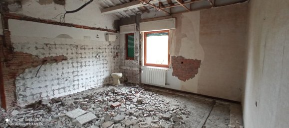 Casa de 6 habitaciónes en Pescia, Italy No. 93040 24