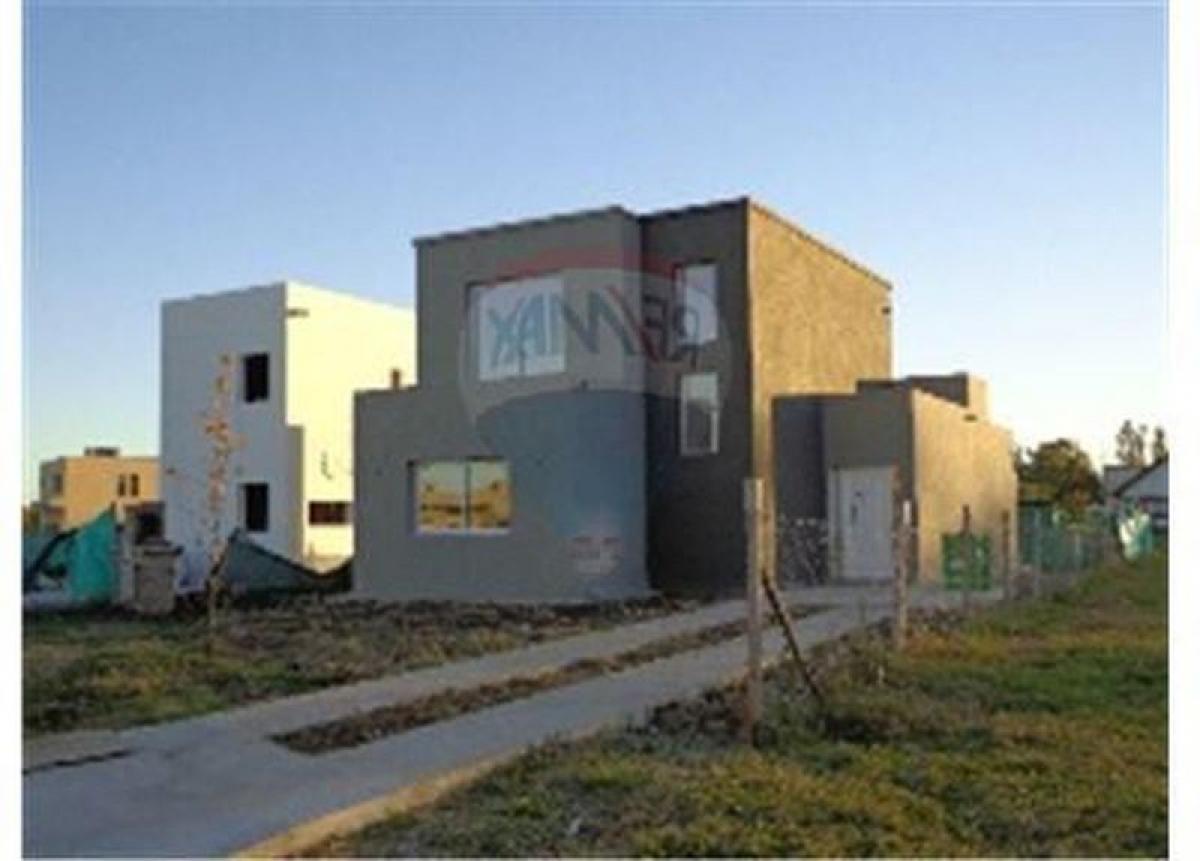 Дом с 3 спальнями в Пилар, Аргентина № 99086