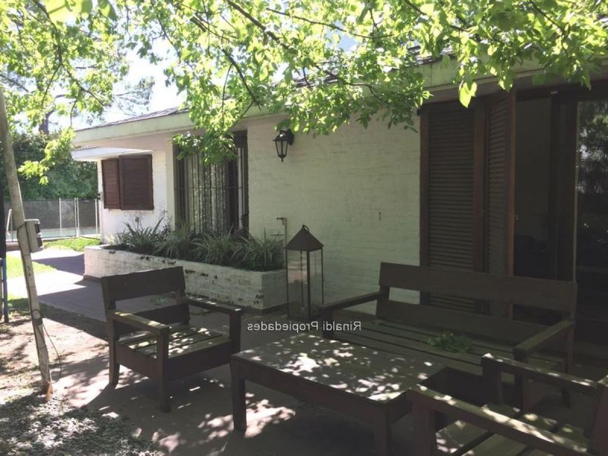 3 bedrooms House in Montevideo, Uruguay No. 2266