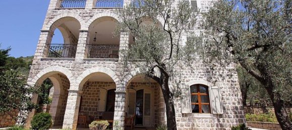 4 bedrooms Commercial property in Budva, Montenegro No. 121 3