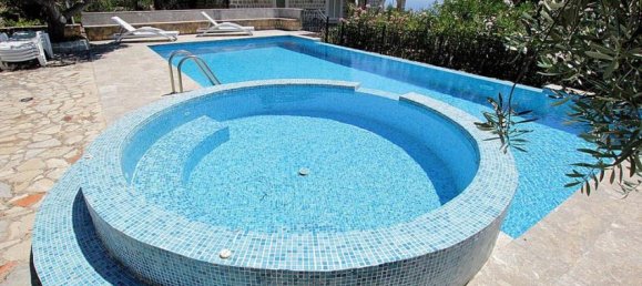 4 bedrooms Commercial property in Budva, Montenegro No. 121 2