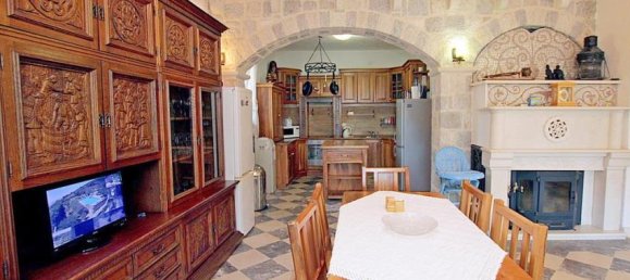 4 bedrooms Commercial property in Budva, Montenegro No. 121 23