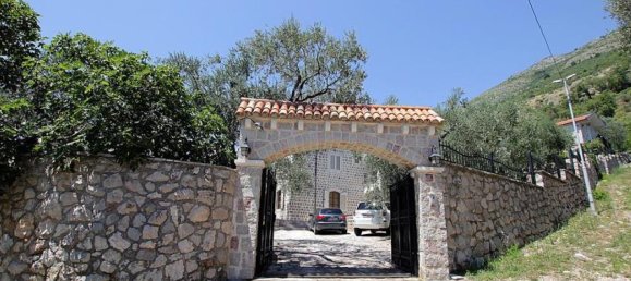 4 bedrooms Commercial property in Budva, Montenegro No. 121 10